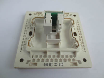 福田點(diǎn)開(kāi)關(guān)正品 D1S 一款集美學(xué)與實(shí)用性于一體的86型網(wǎng)絡(luò)電腦插座